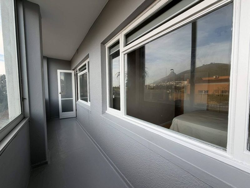 Charming Mouille Point Apartment - Photo 2