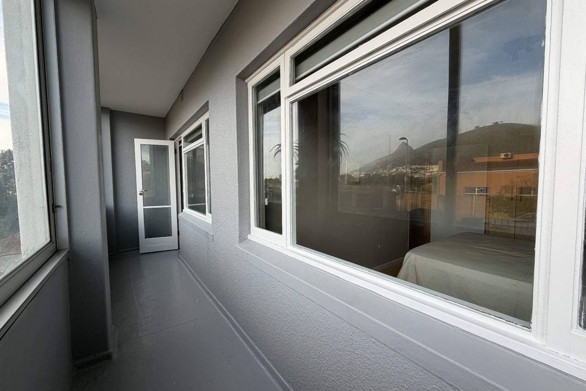 Charming Mouille Point Apartment - Photo 2