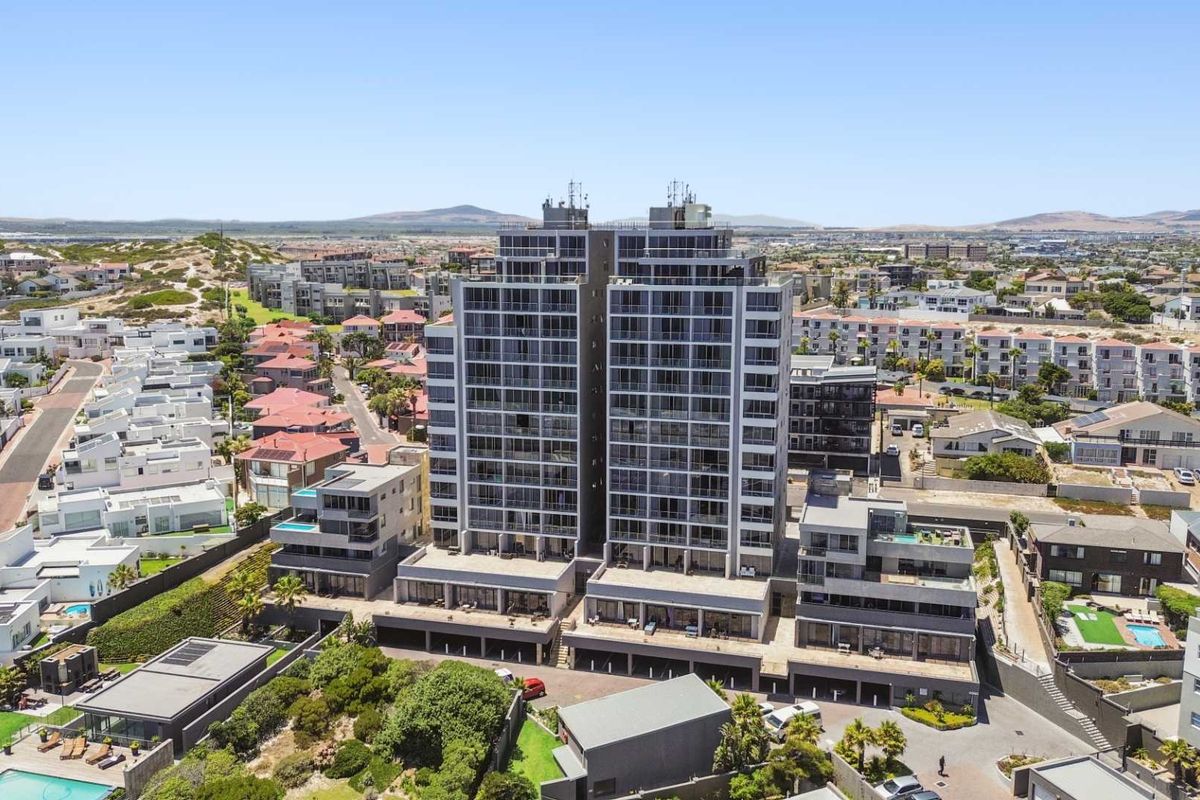 PRIME LOCATION ON THE BEACH FRONT IN BLAAUWBERG - Photo 4