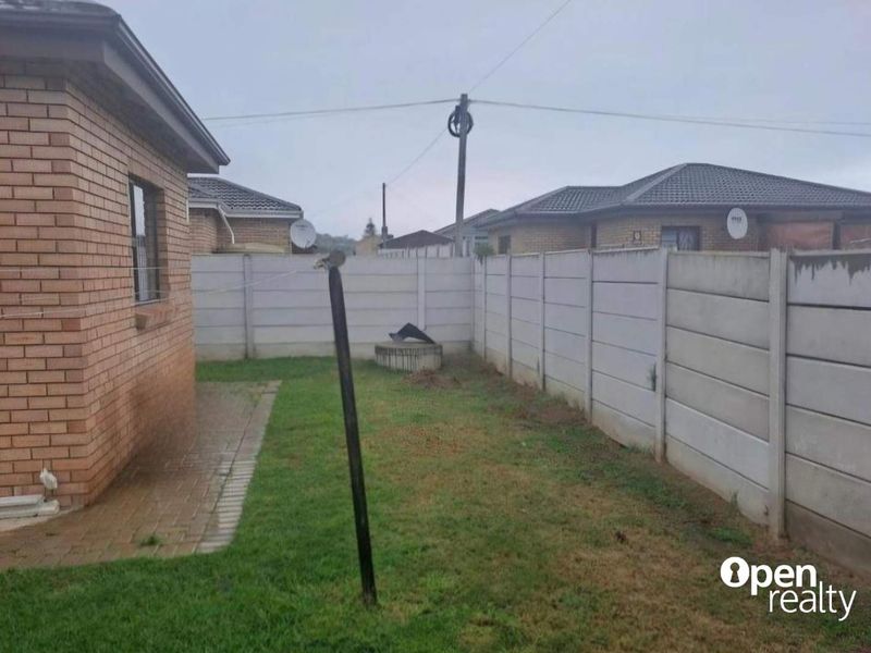 SERENE OASIS IN WINDSOR PARK - Photo 5