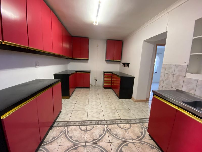 Large family home - Photo 10