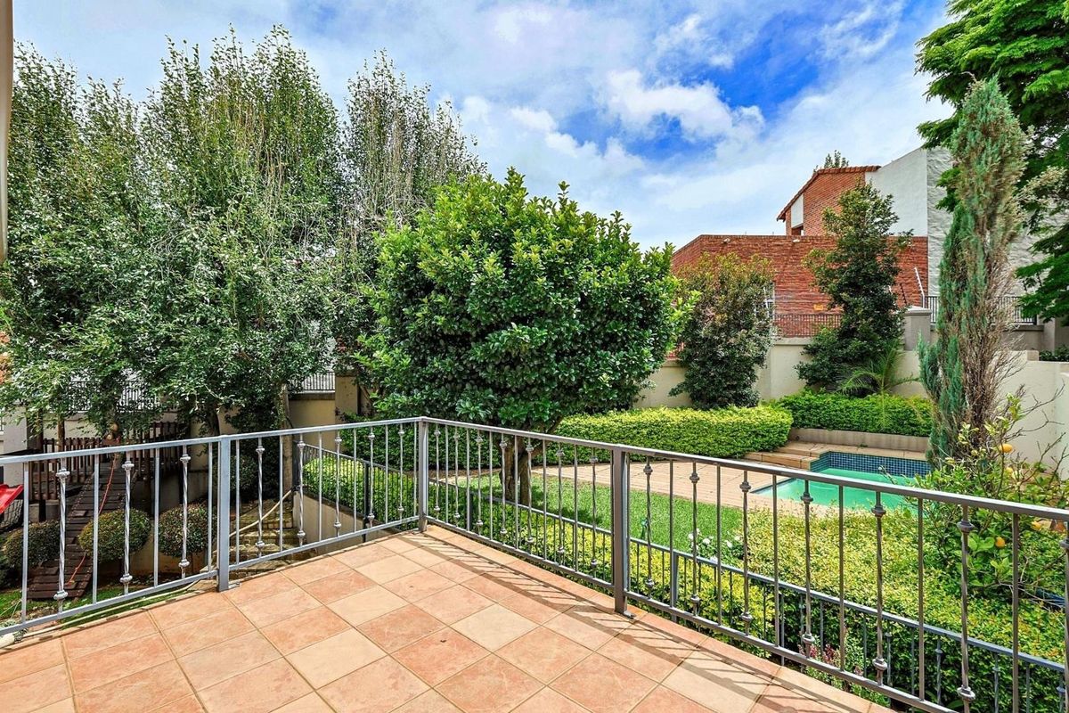 Timeless Elegance & Modern Luxury in an Exclusive Radcliffe Heights Enclave - Photo 3