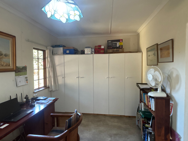 Charming 2-Bedroom House with Loft and Manicured Garden in Howick - Photo 5