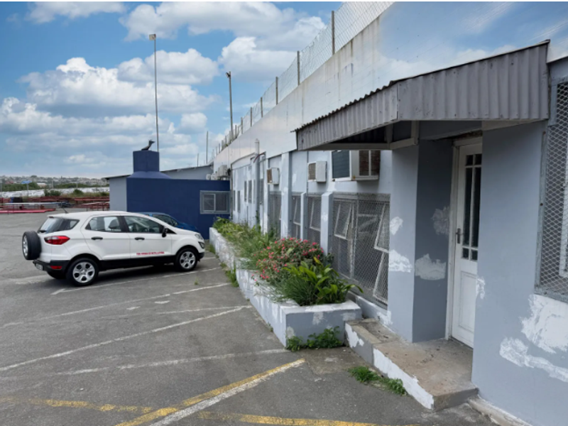 Large Trendy High-Spec Office Block with warehouse or workshop to Let - Photo 3