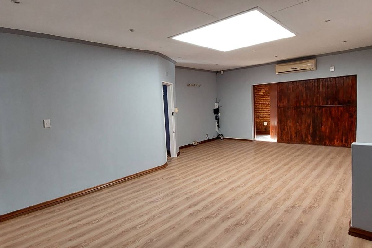 Entertainers’ Dream: 2 Thatch Lapa, Pool & Built-In Braai - Photo 5
