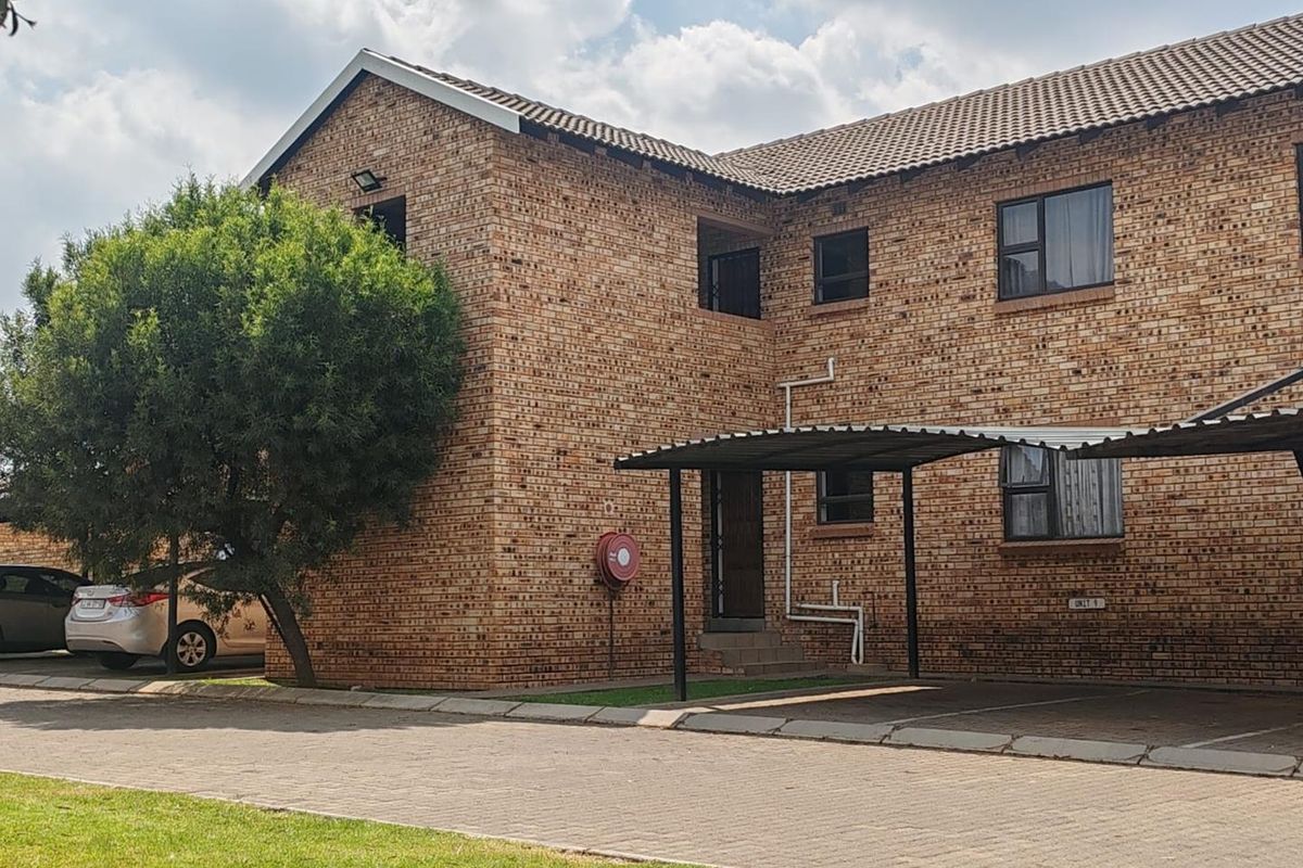 Modern Upbeat Townhouse - Photo 3