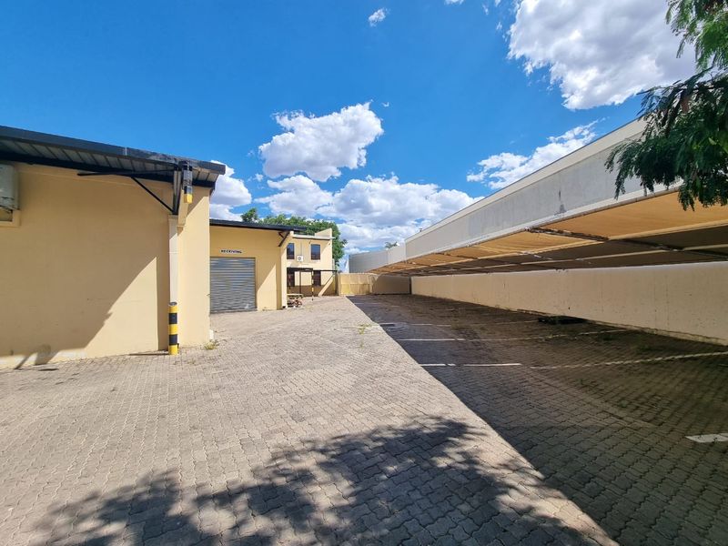 Versatile Industrial Building TO LET with corporate identity - Photo 3