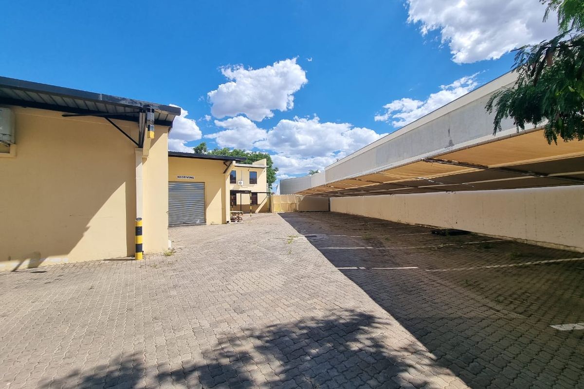 Versatile Industrial Building TO LET with corporate identity - Photo 3