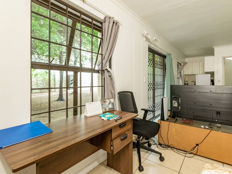 Studio Apartment in the heart of Rondebosch. - Photo 9