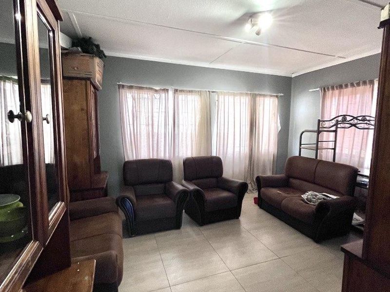 5 BEDROOM HOME IN DORADO PARK FOR SALE | N$2,100,000 - Photo 6