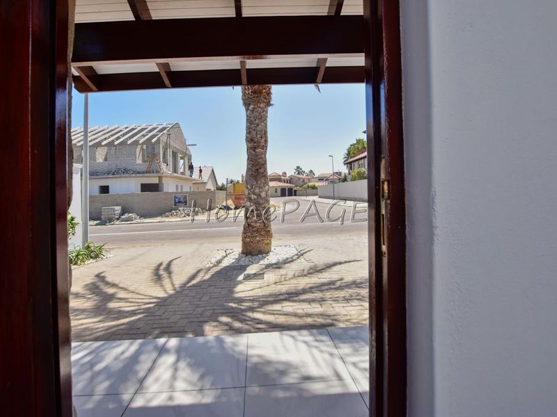 Kramersdorf:  Riverside Avenue Marvel WITH DUNE VIEWS is for Sale - Photo 4