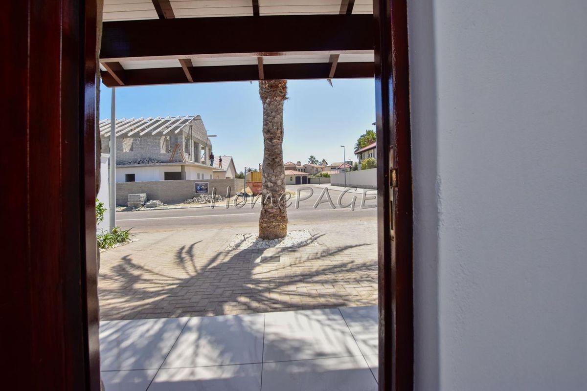 Kramersdorf:  Riverside Avenue Marvel WITH DUNE VIEWS is for Sale - Photo 4