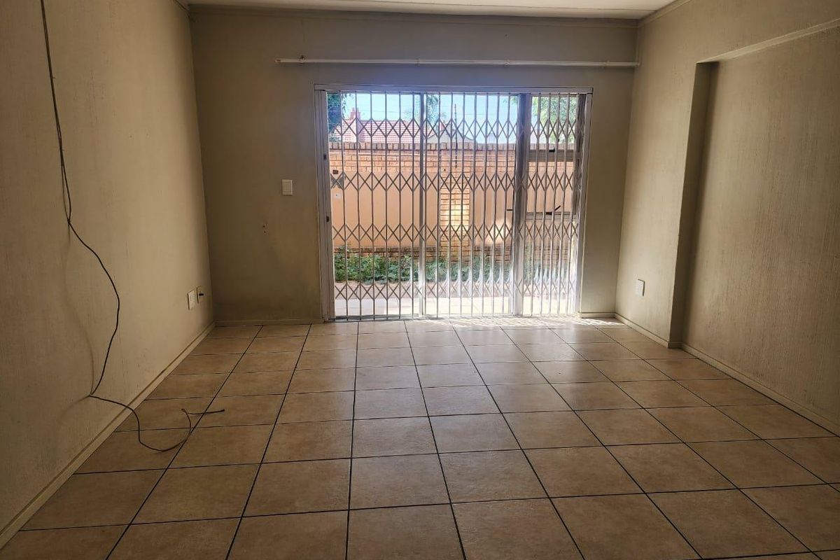 Neat & spacious 2 bedroom flat for sale in Benoni - Photo 4