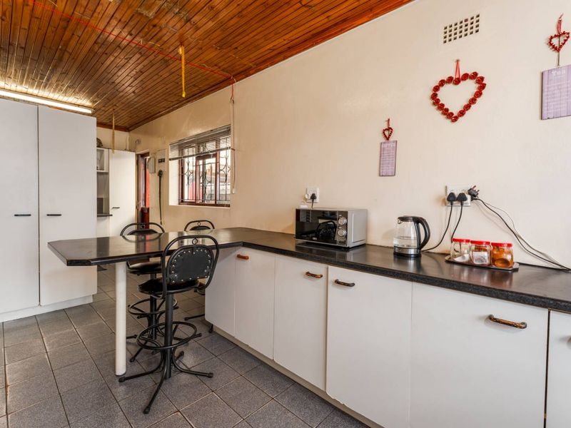 Family home to make your own - Photo 7