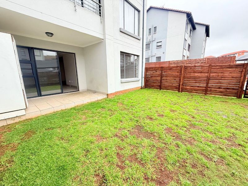 Elegant Living: 3-Bedroom Oasis in Octave Complex - Photo 7