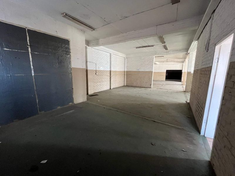 Spacious Industrial Office Warehouse !!! - Photo 3