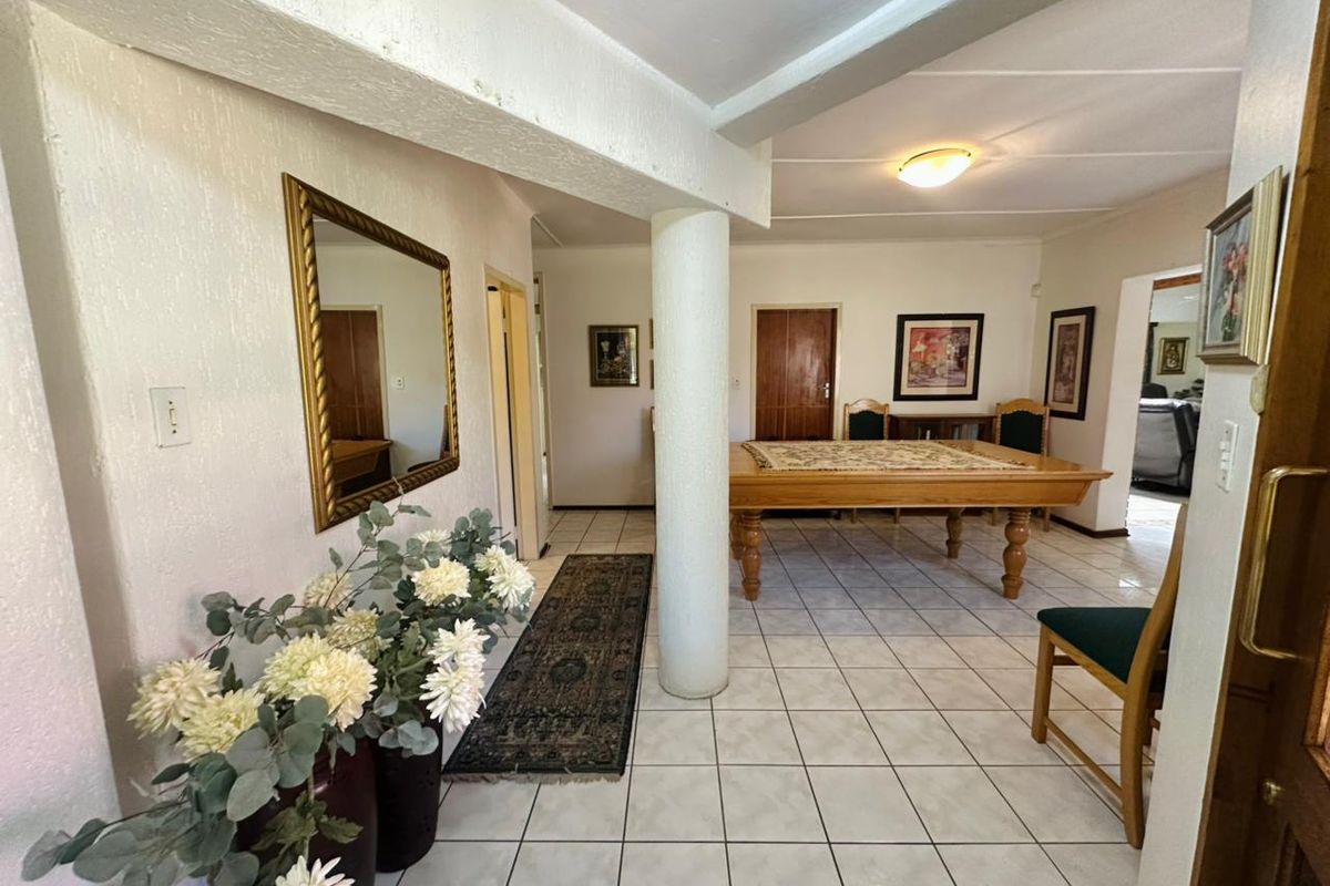 IMMACULATE FAMILY HOME ON 2039sqm STAND. - Photo 5