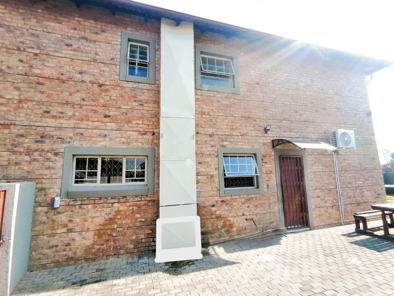Spacious 4-Bedroom Duplex in Secure Estate - Photo 2
