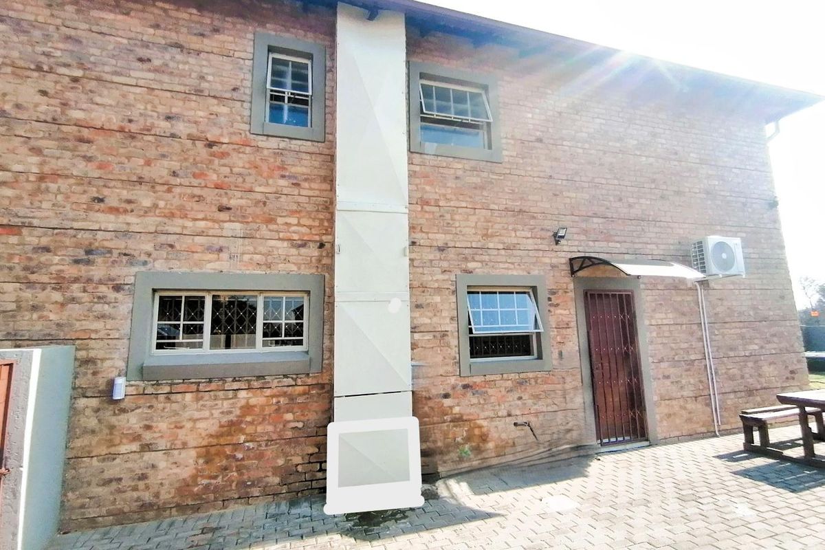 Spacious 4-Bedroom Duplex in Secure Estate - Photo 2