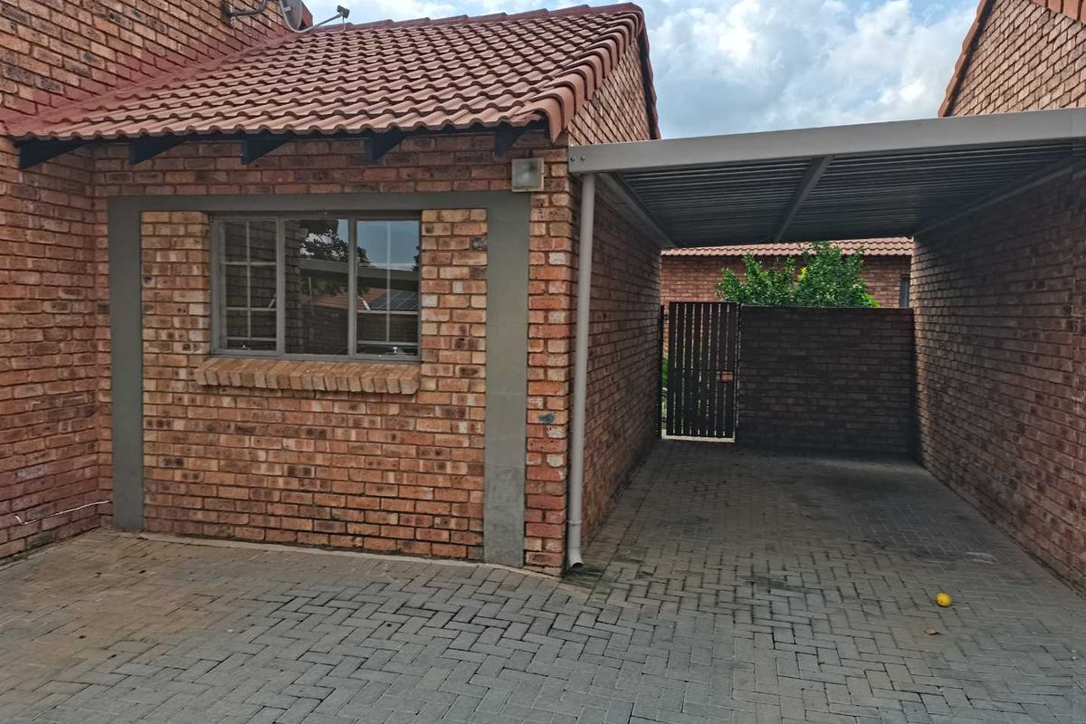 02 Bed Townhouse to rent - Photo 2