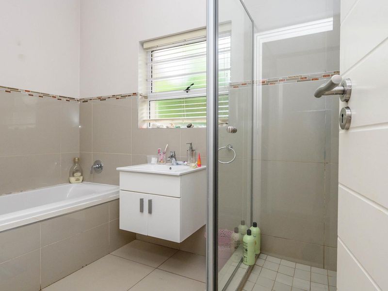 Stunning Family Home or Excellent Investment - Serious Seller - Photo 8