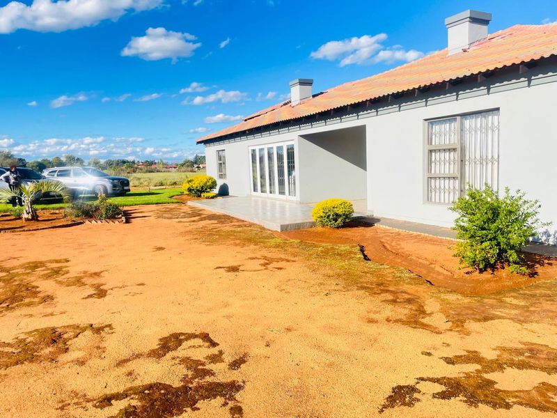 *Tranquil Retreat Family Home That Feels Like a Vacation in Kookrus, Meyerton - Photo 6