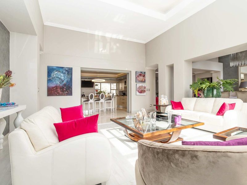 Sophisticated Living in Sought-After Brooklands Estate - Photo 8