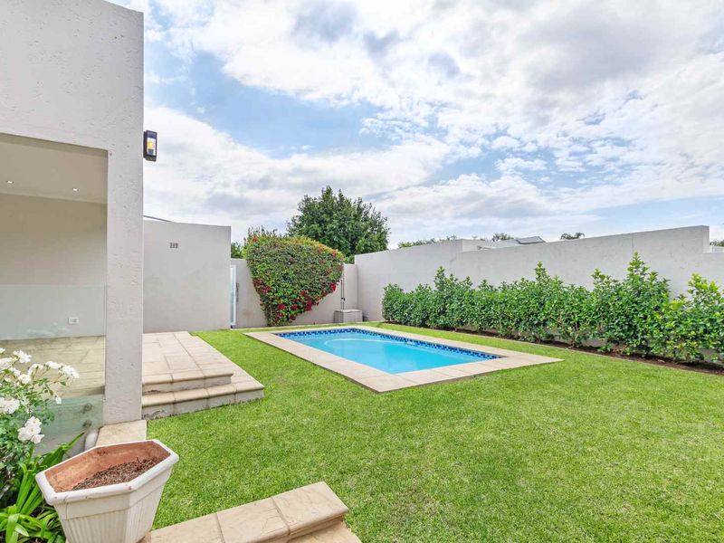 MODERN 3 BEDROOM CLUSTER FOR SALE IN FOURWAYS GARDENS - Photo 6