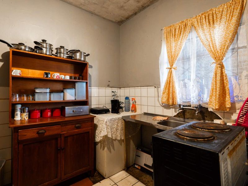 3 Bedroom Apartment - Photo 2