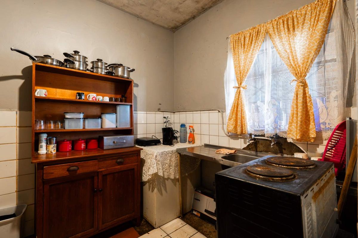3 Bedroom Apartment - Photo 2