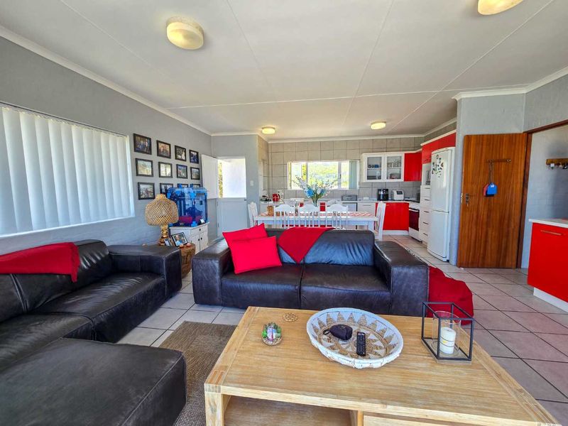 Four bedroom family home for sale in Jongensfontein. - Photo 4