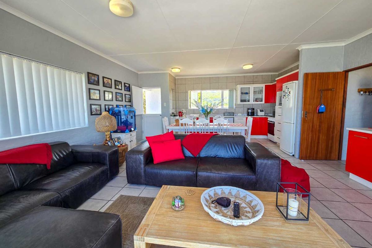 Four bedroom family home for sale in Jongensfontein. - Photo 4