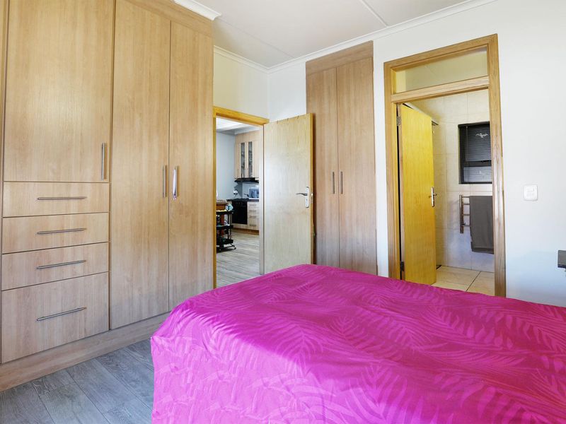 Neat & Modern Corner 1-Bedroom Apartment for Sale in Welverdiend Retirement Village, Oak Glen Bellivlle - Photo 10
