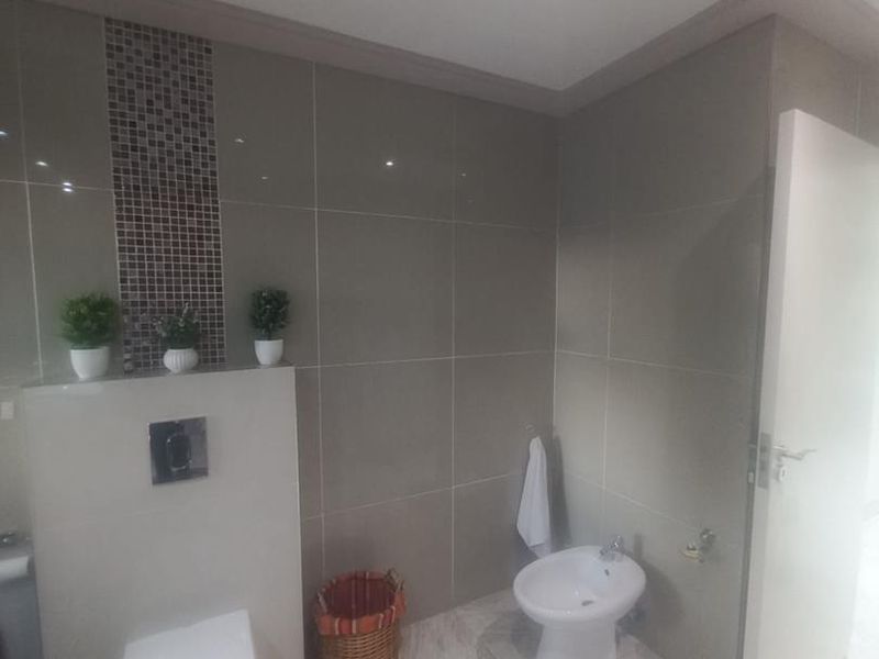 SPASCIOUS DUPLEX - Photo 10