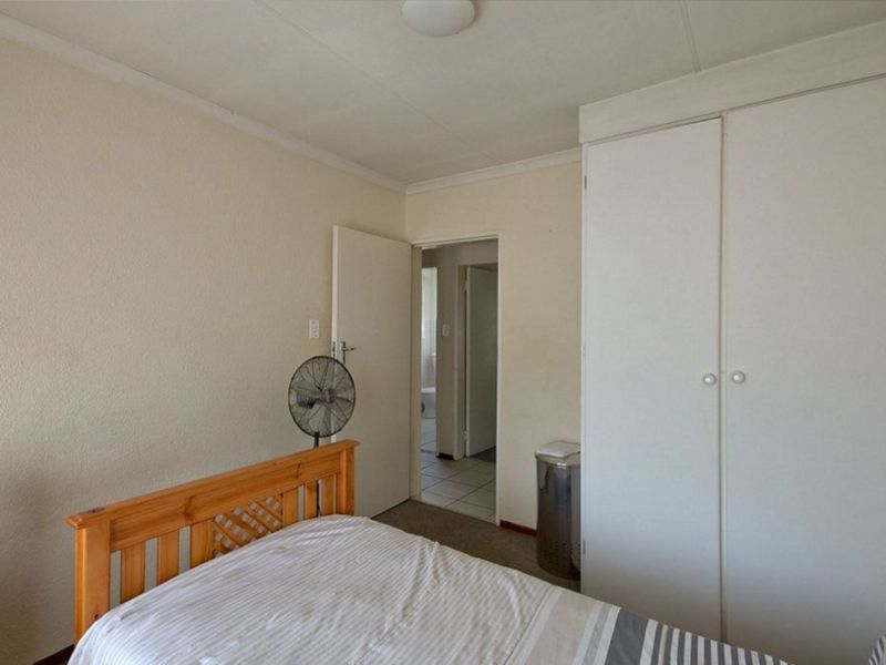3 bedroom Apartment in Newlands - Photo 10