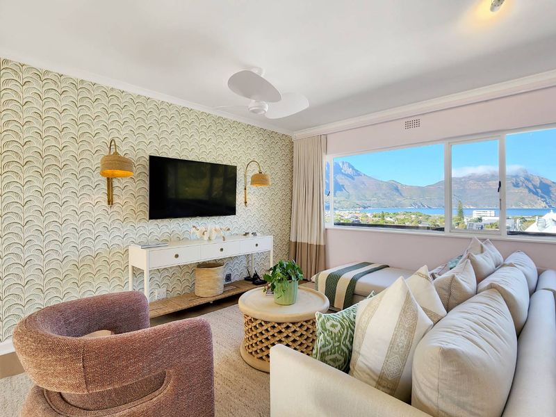 Fully Furnished Designer Apartment in the Heart of Hout Bay - Photo 2