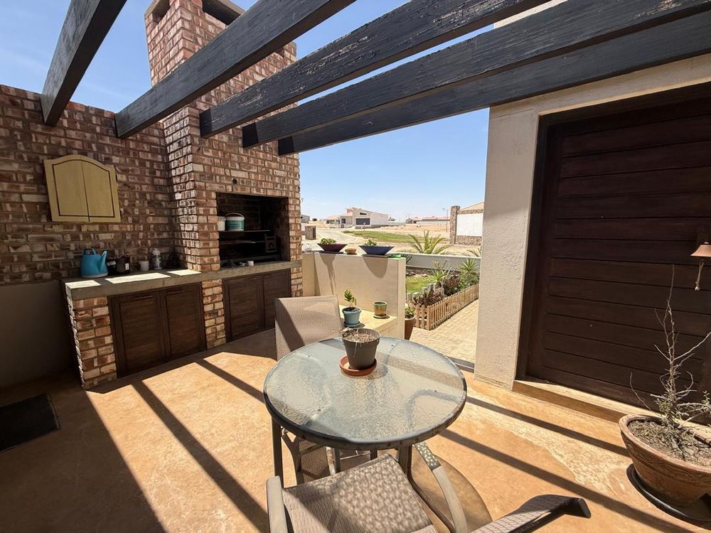 Front entrance and entertainment area with outside BBQ