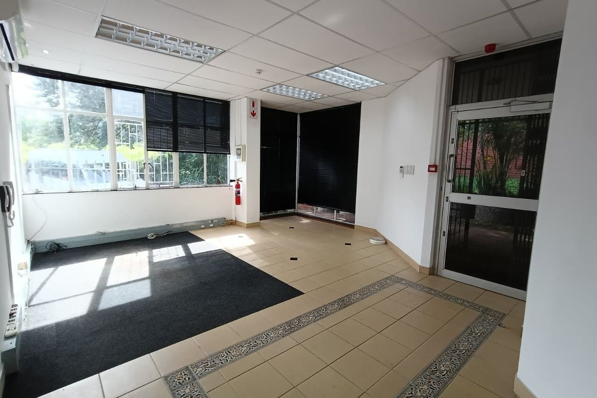 TO LET | SECURE OFFICE FACILITY – PRIME ACCESS | PROFESSIONAL SETTING - Photo 3