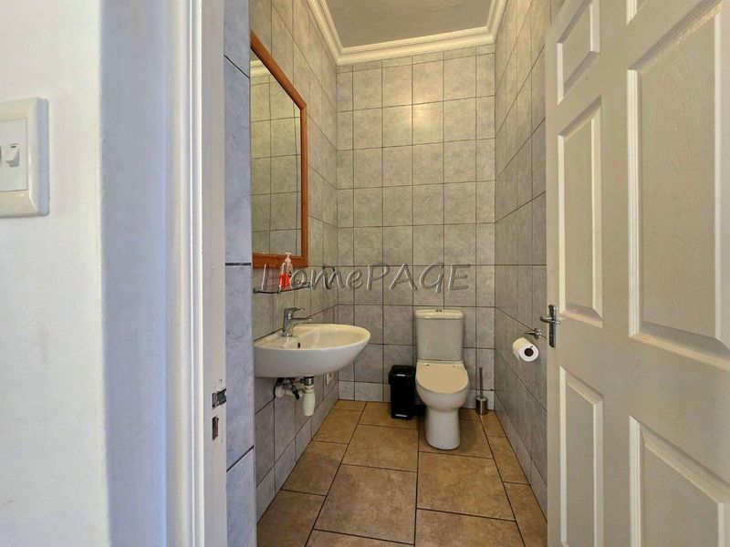 Long Beach Ext 1, Walvis Bay:  4 Bedr Double Storey Home is for Sale - Photo 7