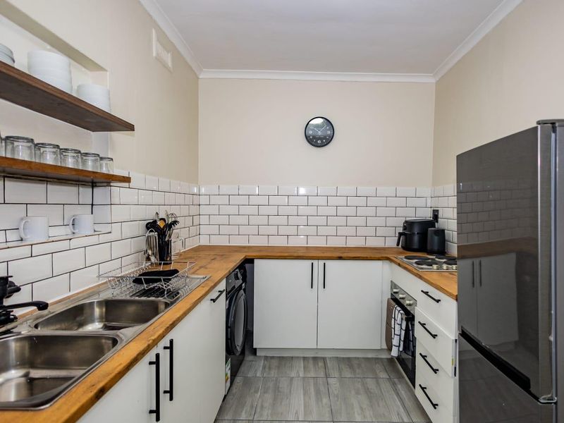 Discover Serenity at Olive House on Jacaranda Street! - Photo 3