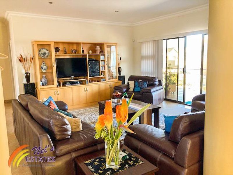3 Bedroom house with flat in Vogelstrand Swakopmund - Photo 9