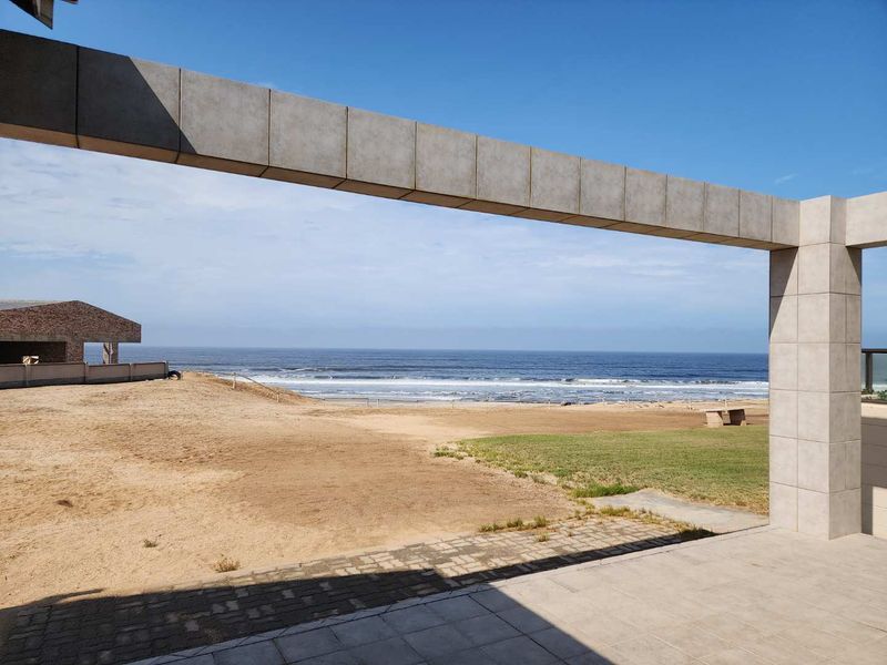 Exceptional beachfront house in Henties Bay, with unlimited and the most beautiful sunsets included in the price!!! - Photo 3