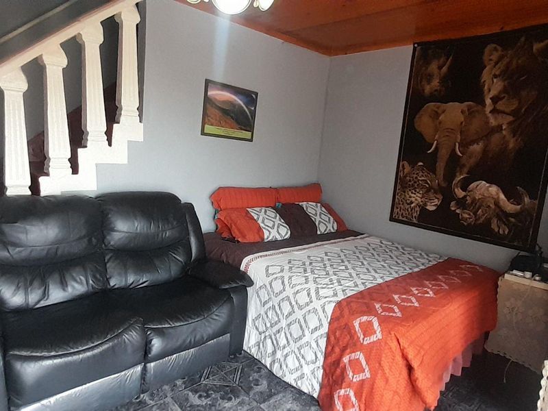 Charming 2-Bedroom Duplex for Sale in Westham, Phoenix - Photo 7