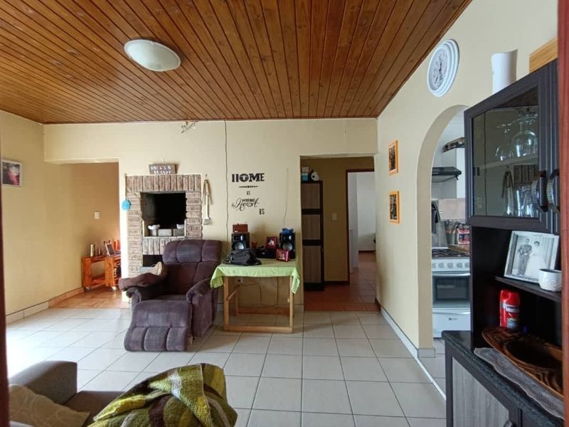 For Sale - Walvisbay (House with 2 bedroom flat) - Photo 3