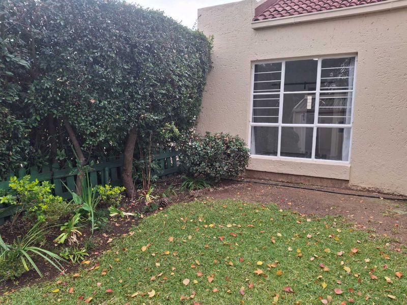 A BEAUTIFULLY RENOVATED TWO BEDROOM GARDEN APARTMENT - Photo 10