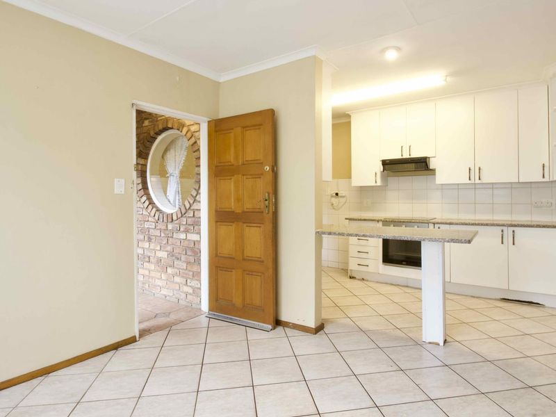 The ideal home in a great neighbourhood - Photo 7