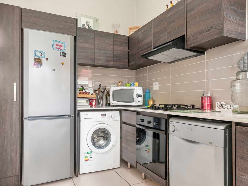 IMMACULATE 1 BEDROOM APARTMENT FOR SALE IN FOURWAYS - Photo 7