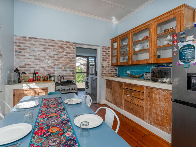 Charmimg Family home with Potential - Photo 6