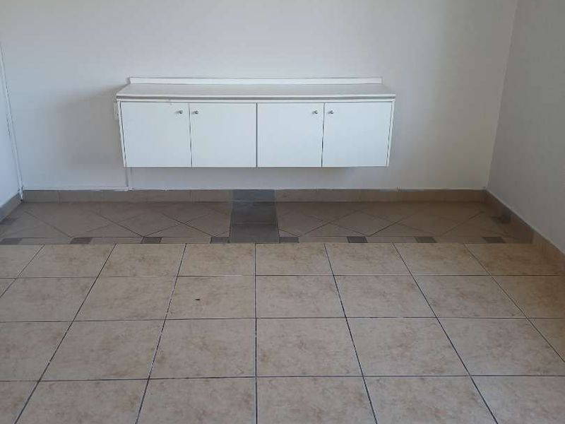 Spacious ground  floor unit. Great investor opportunity - Photo 2