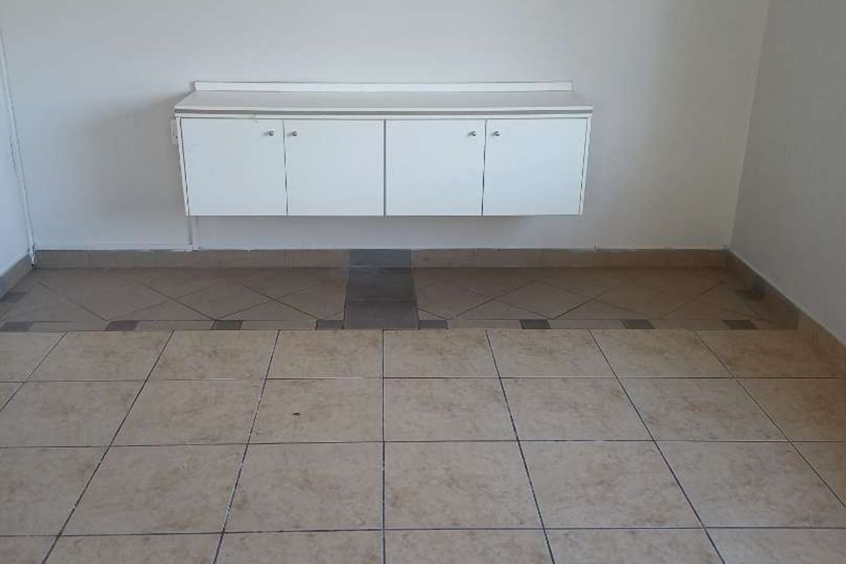 Spacious ground  floor unit. Great investor opportunity - Photo 2